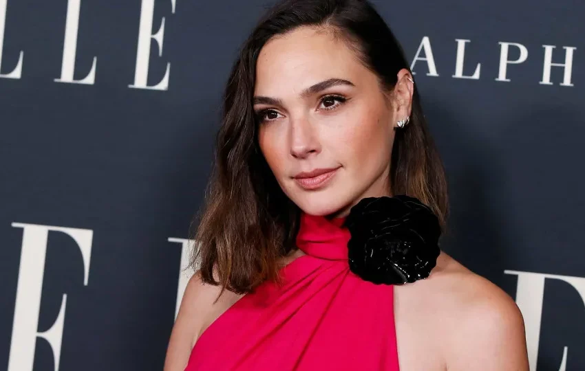  Gal Gadot revela coágulo durante gravidez: “Perdi a visão e a audição”