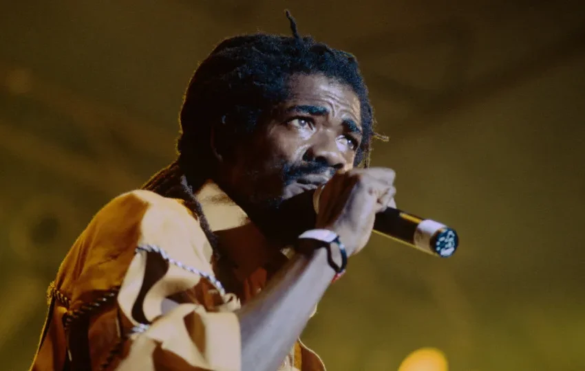 Ícone do reggae, Cocoa Tea morre aos 65 anos após parada cardíaca
