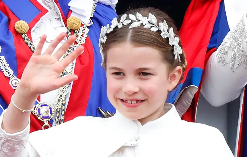 Princesa Charlotte completa 10 anos e recebe homenagens no Reino Unido